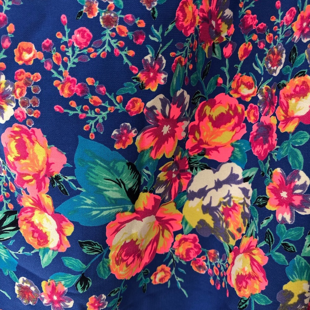 Everly Floral Crisscross Back Strappy Tank Size S - Picture 6 of 7